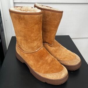 UGG Boots Style 5275 Women's Classic Brown Short Boot NWOT Size 9
